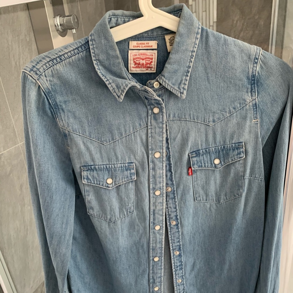 Levi’s shirt